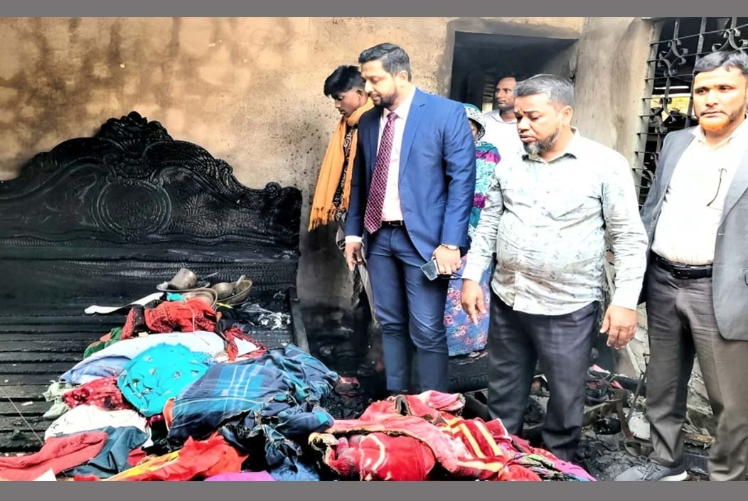 শেরপুরে ভয়াবহ অগ্নিকাণ্ডে বসতবাড়ি ও ফার্নিচারের দোকান ভস্মীভূত