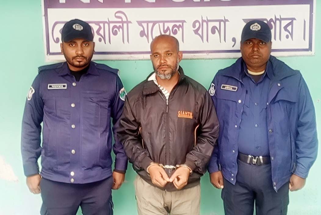 যশোরে ককটেল-পেট্রলবোমাসহ যুবদলের সাধারণ সম্পাদক আটক