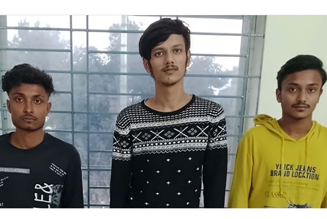 বগুড়ায় ‘লকডাউন’ লেখা ব্যানারসহ ছাত্রলীগের তিনজন গ্রেফতার