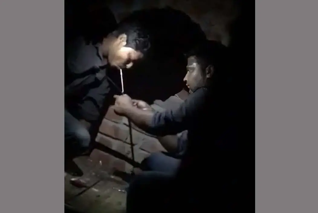 নওগাঁয় সরকারি কর্মচারীর ইয়াবা কাণ্ডে চাঞ্চল্য!