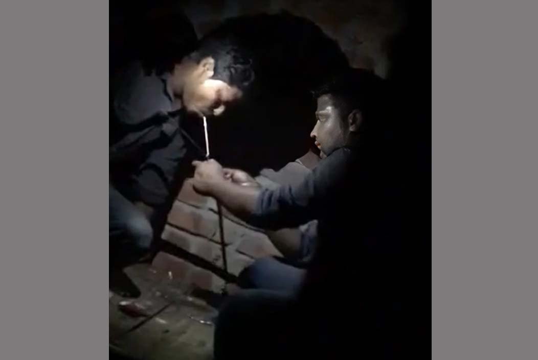 নওগাঁয় সরকারি কর্মচারীর ইয়াবা কাণ্ডে চাঞ্চল্য!