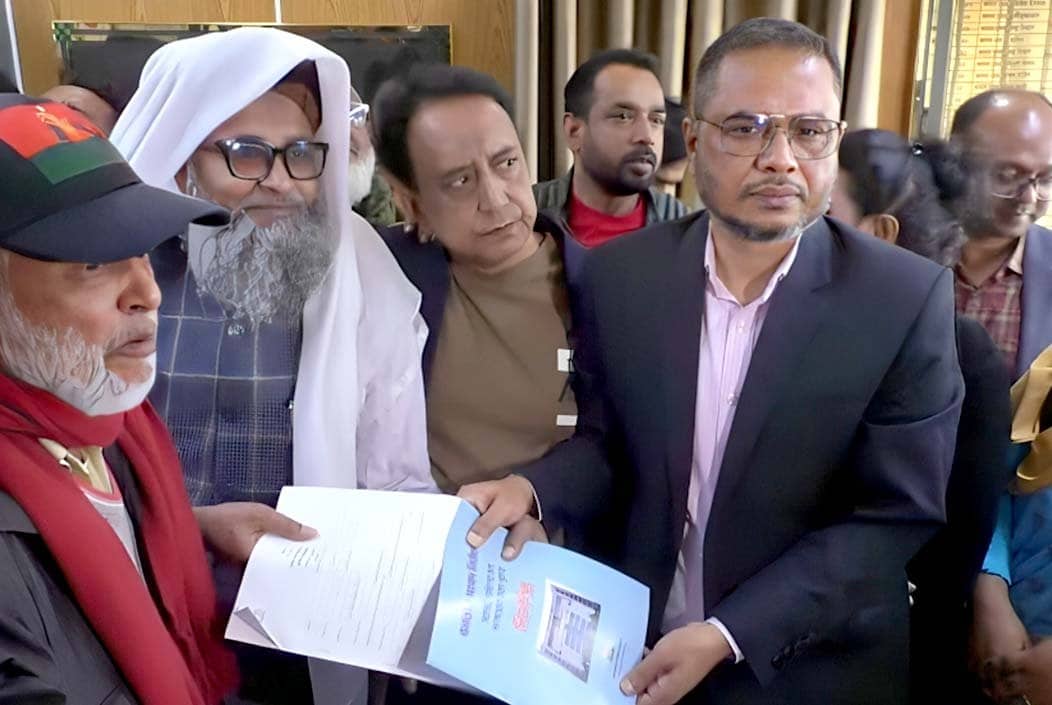 বগুড়া-৭ আসনে খালেদা জিয়ার মনোনয়নপত্র উত্তোলন