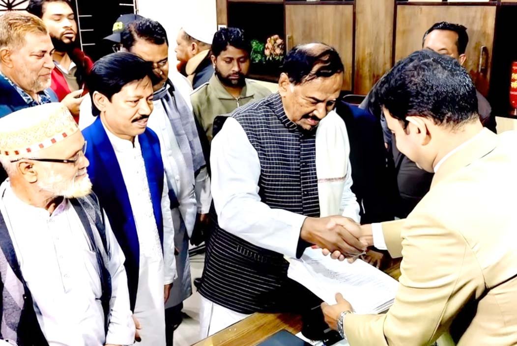 ভোলা-৩ আসনে বিএনপি প্রার্থী হিসেবে মনোনয়নপত্র জমা দিলেন মেজর হাফিজ