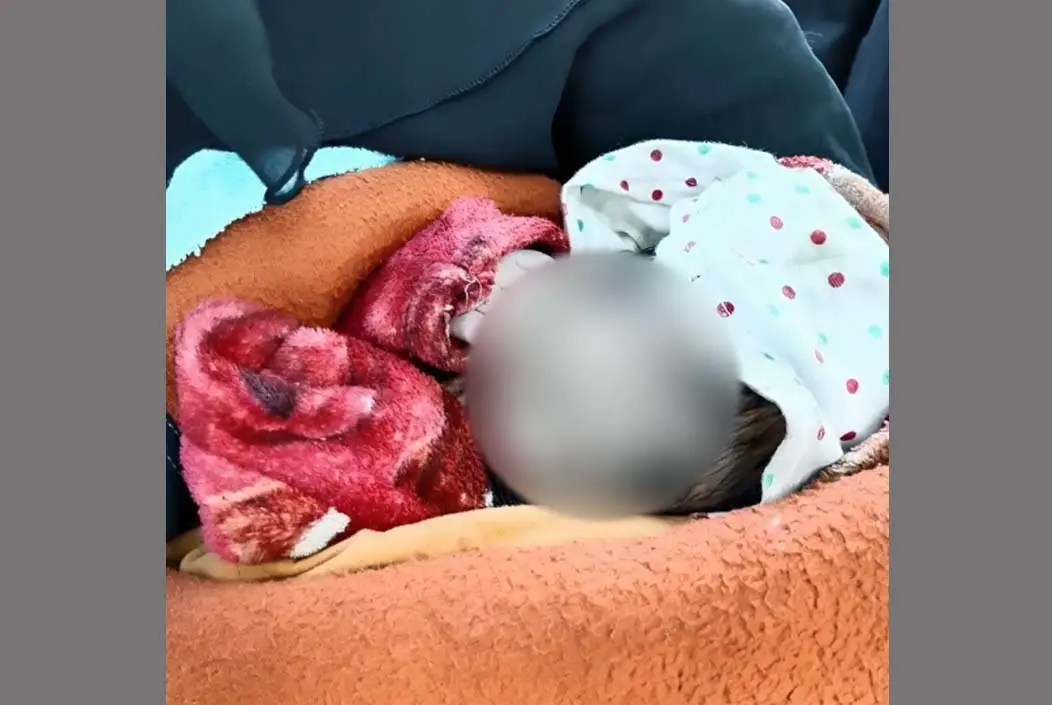 জামালপুরে রাস্তার পাশ থেকে কম্বল জড়ানো নবজাতক উদ্ধার