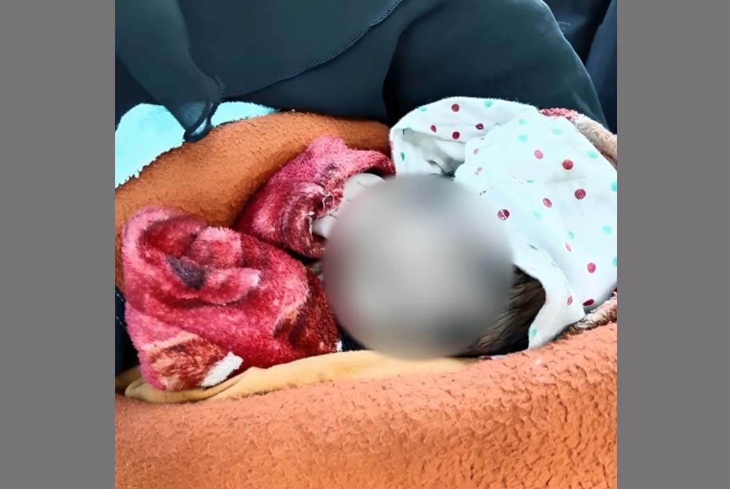 জামালপুরে রাস্তার পাশ থেকে কম্বল জড়ানো নবজাতক উদ্ধার