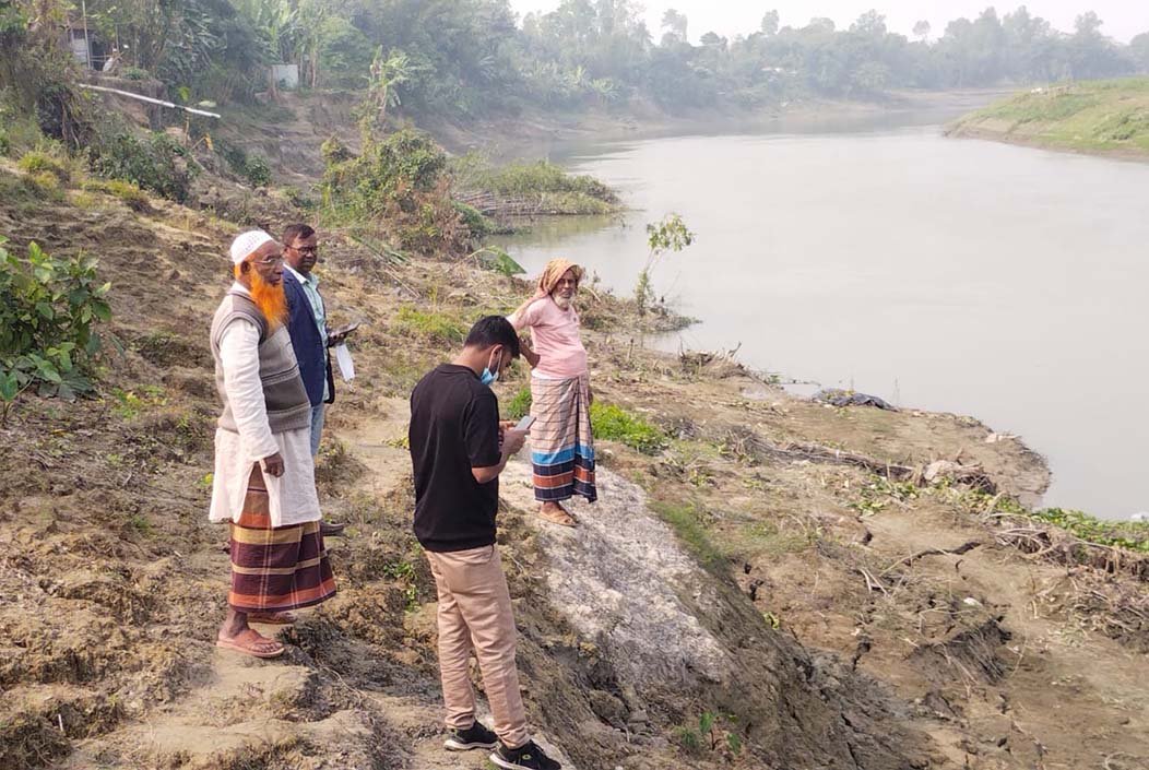 শেরপুরে সংবাদের জেরে সরেজমিনে পাউবোর প্রকৌশলী দল