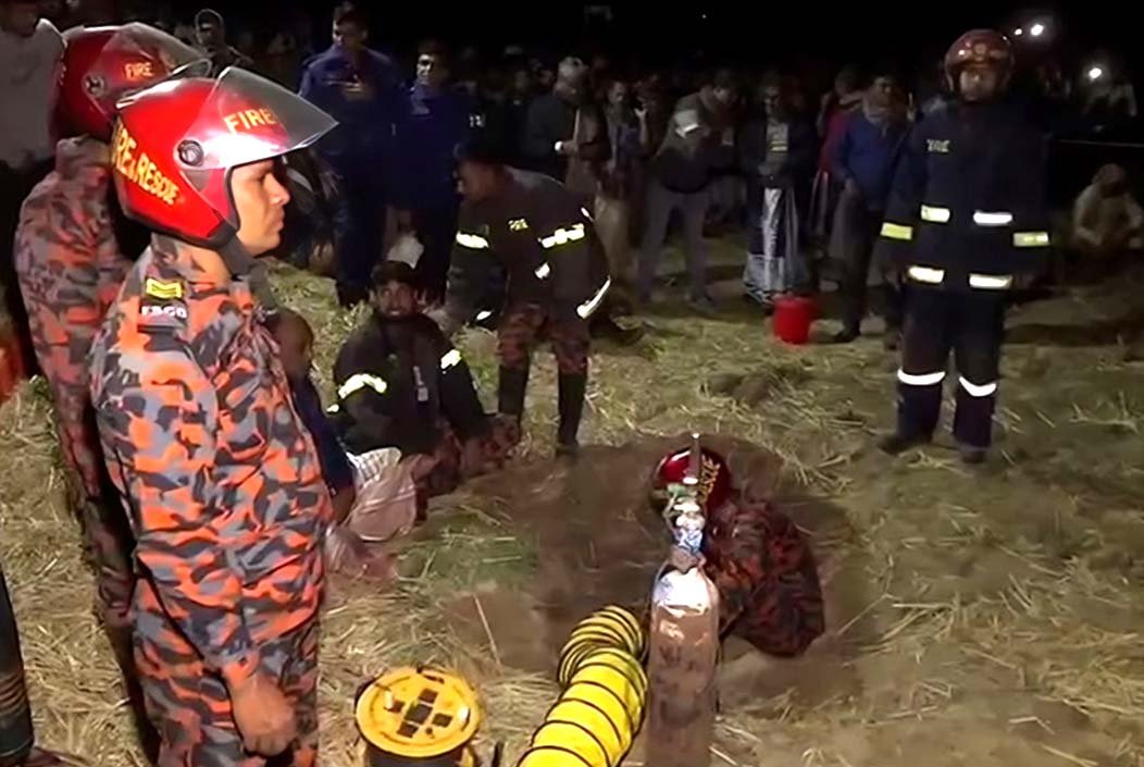 রাজশাহীতে গভীর নলকূপে দুই বছরের সাজিদ, ২৪ ঘণ্টায়ও উদ্ধার হয়নি