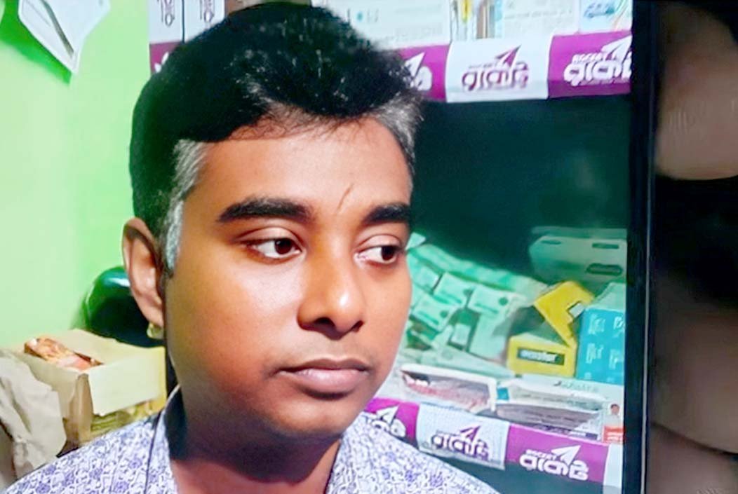 খোকন দাসকে কুপিয়ে ও পুড়িয়ে হত্যার ঘটনায় গ্রেপ্তার ৩