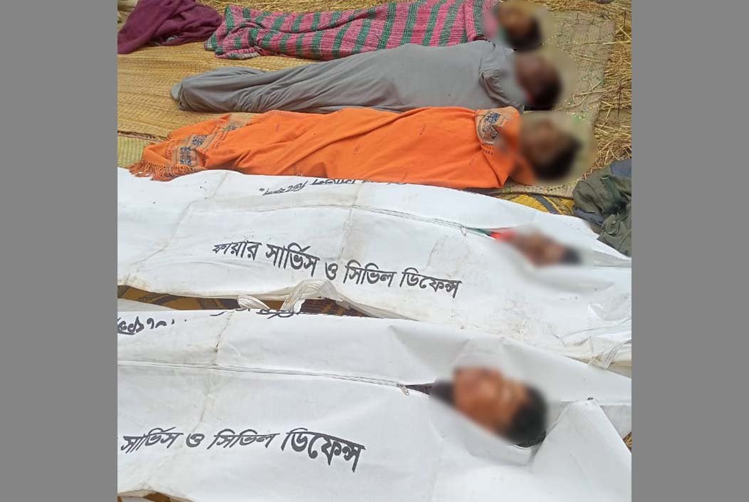 নওগাঁয় ডাম্প ট্রাকের চাপায় ৫ জনের মৃত্যু