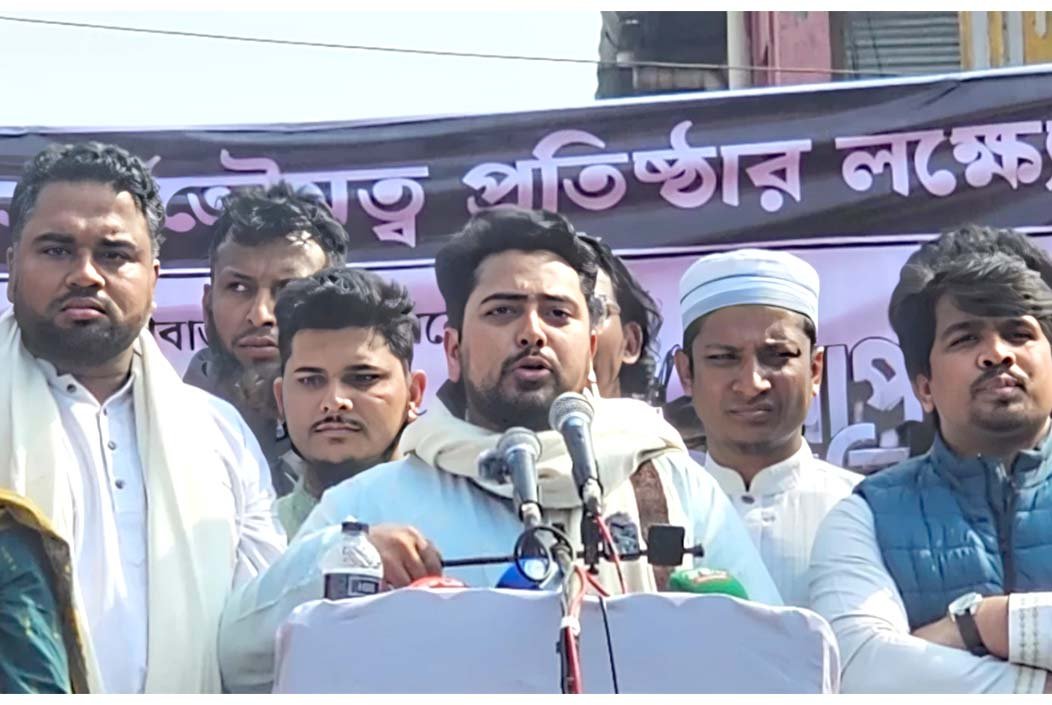 একটি দল মামলা বাণিজ্য করে এখন প্রত্যাহারের প্রলোভন দেখাচ্ছে: নাহিদ ইসলাম