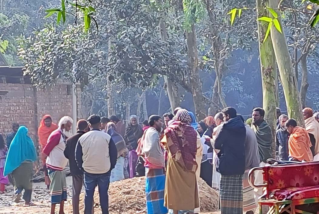 বগুড়ায় শয়নঘর থেকে গৃহবধূর ঝুলন্ত লাশ উদ্ধার, স্বামী পলাতক