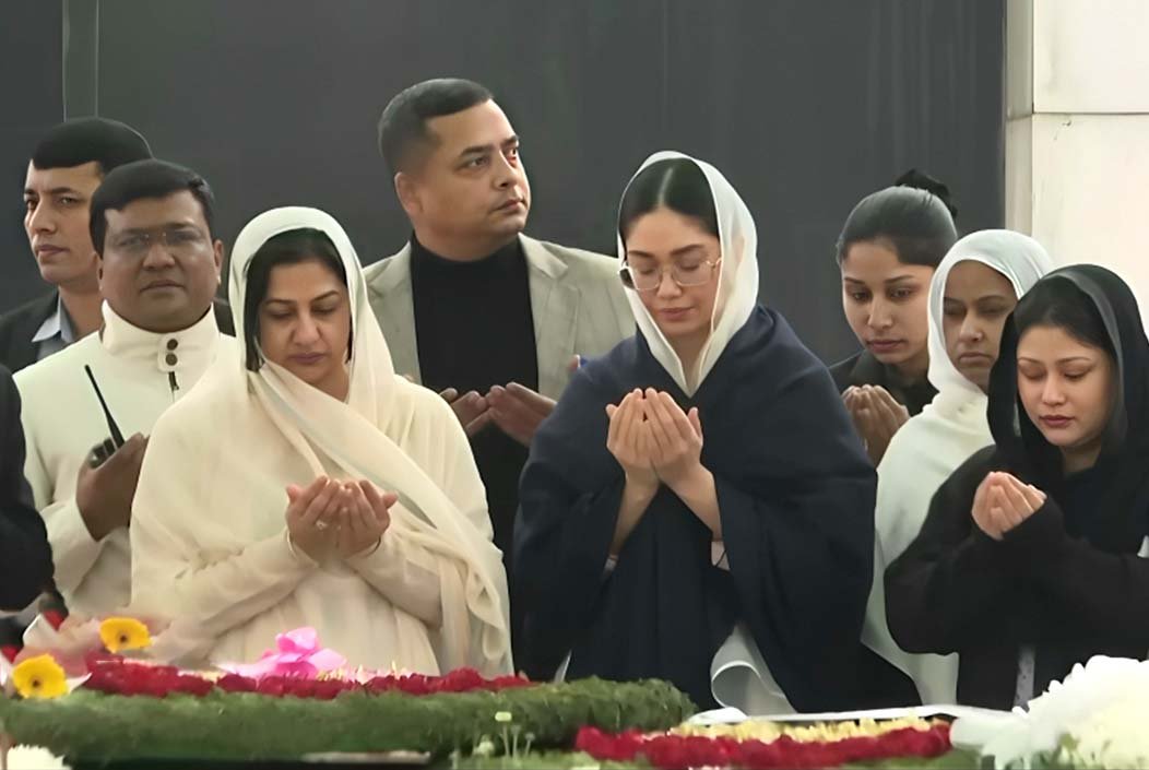 দাদি বেগম খালেদা জিয়ার কবর জিয়ারত করলেন জাইমা রহমান