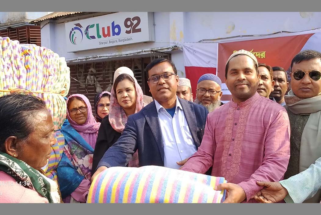 বগুড়ার শেরপুর ক্লাব-৯২ এর উদ্যেগে শীতবস্ত্র বিতরণ