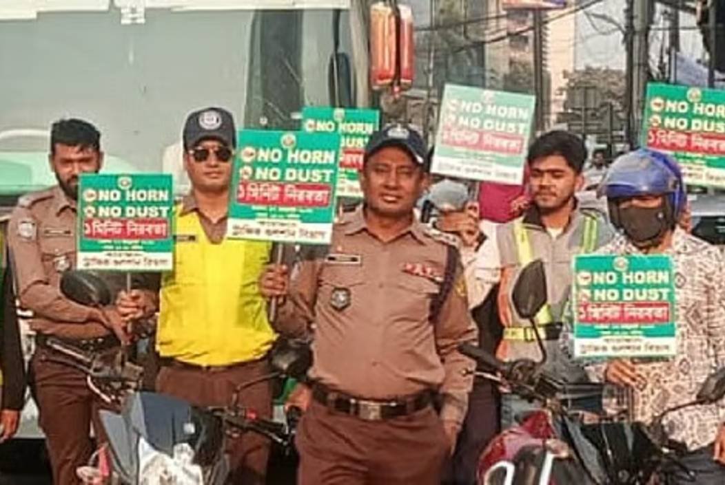 ‘নো হর্ন, নো ডাস্ট’: গুলশান-২ চত্বরে সচেতনতামূলক কর্মসূচি