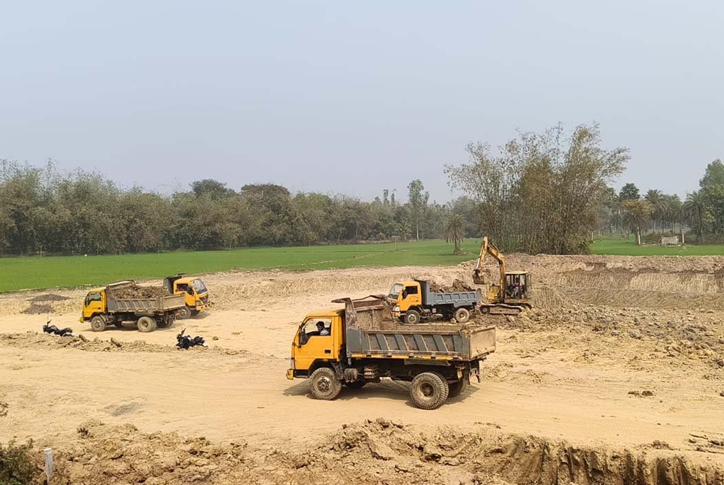 শেরপুরে আবাদি জমিতে অবৈধ পুকুর, ট্রাকের চাপে বেহাল সড়ক