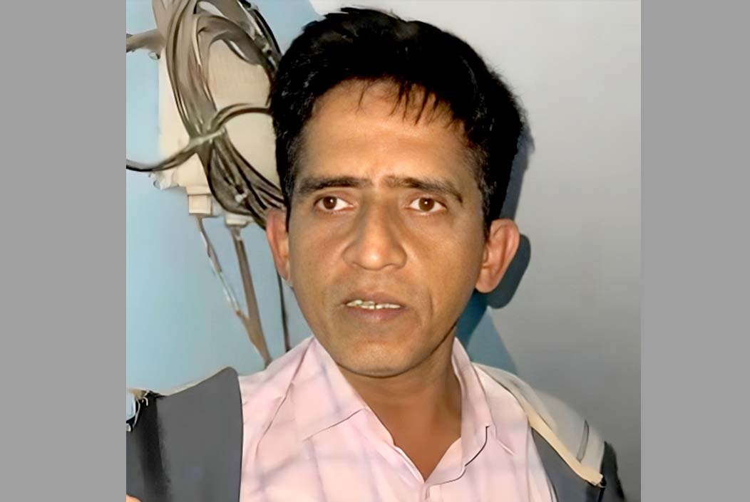 নারায়ণগঞ্জে স্কুলছাত্রীকে ধর্ষণচেষ্টার অভিযোগে শিক্ষক গ্রেপ্তার