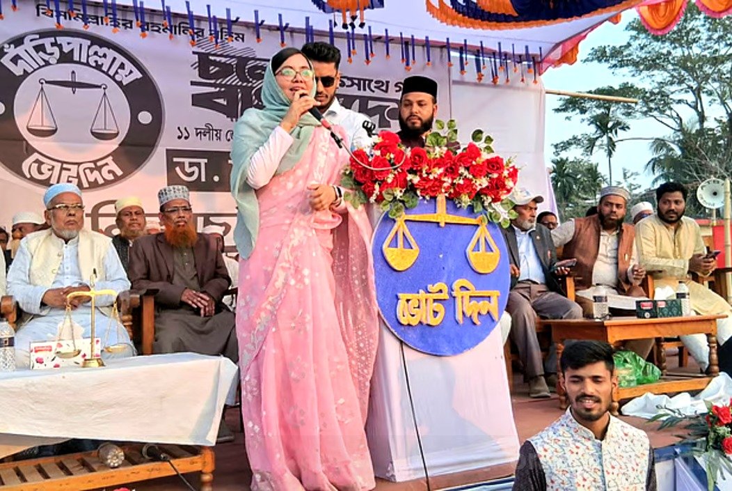বরগুনায় নির্বাচনী জনসভায় তারেক রহমানের কঠোর সমালোচনা করলেন মাহমুদা মিতু