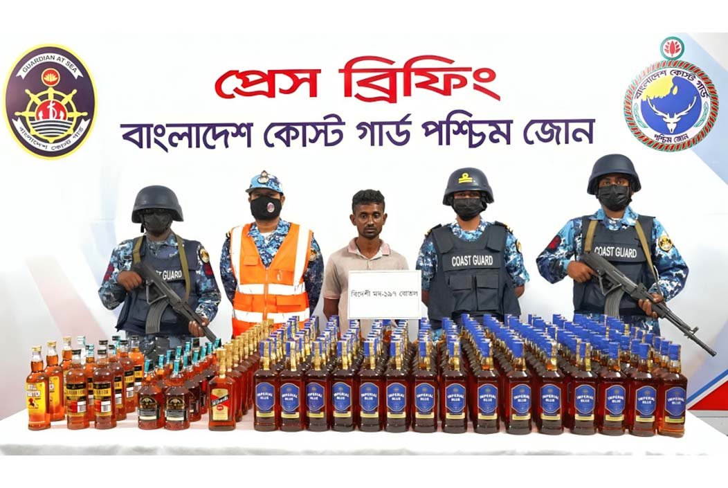 মহিলা দল নেত্রীর বাড়ি থেকে ১৯৭ বোতল বিদেশি মদ উদ্ধার, স্বামী গ্রেফতার