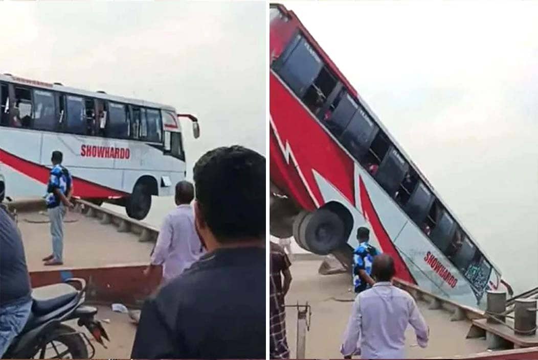 ৪০ যাত্রী নিয়ে পদ্মায় পড়ল বাস, দুজনের মরদেহ উদ্ধার