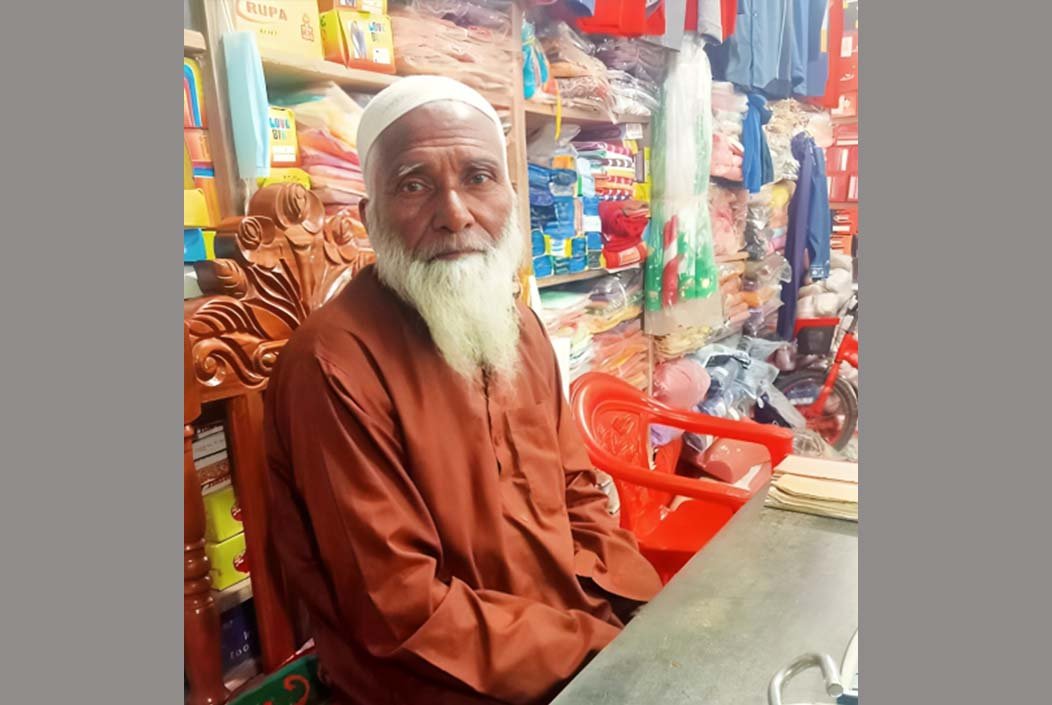 মহিপুরে চোর সন্দেহে বৃদ্ধকে পিটিয়ে হত্যা