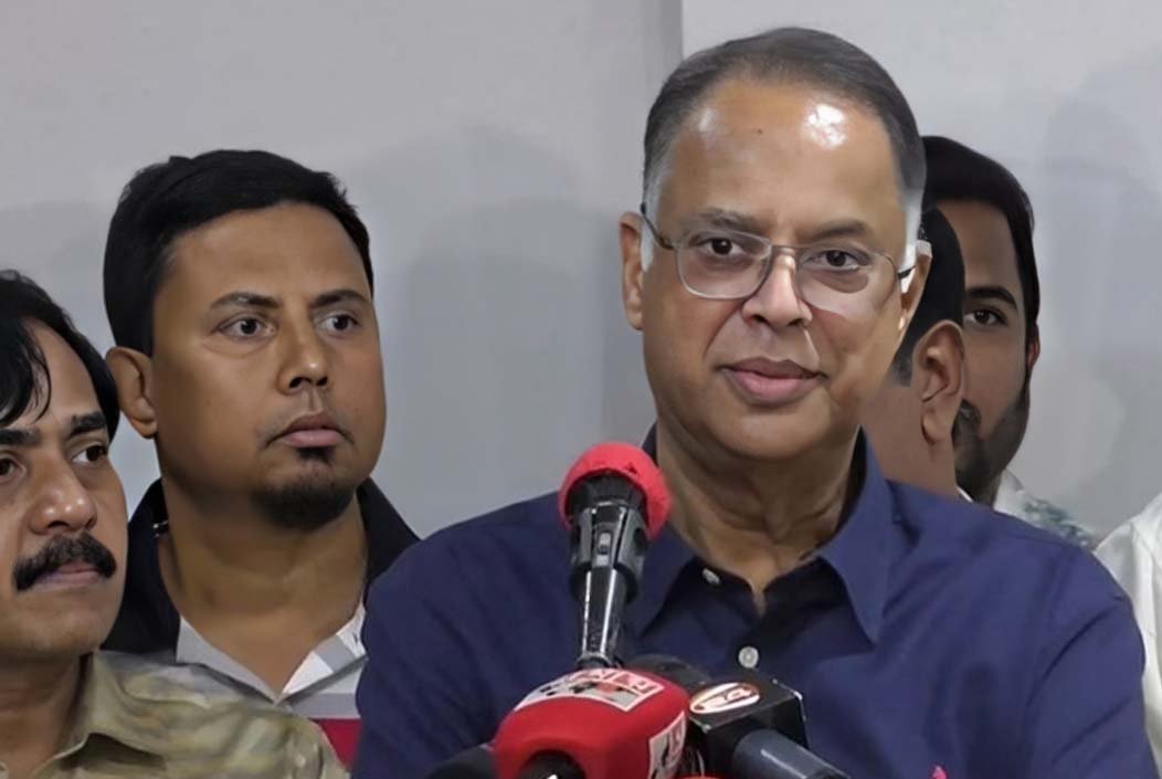 প্যানিক নয়, প্রয়োজন অনুযায়ী তেল নেয়ার আহ্বান জ্বালানি মন্ত্রীর