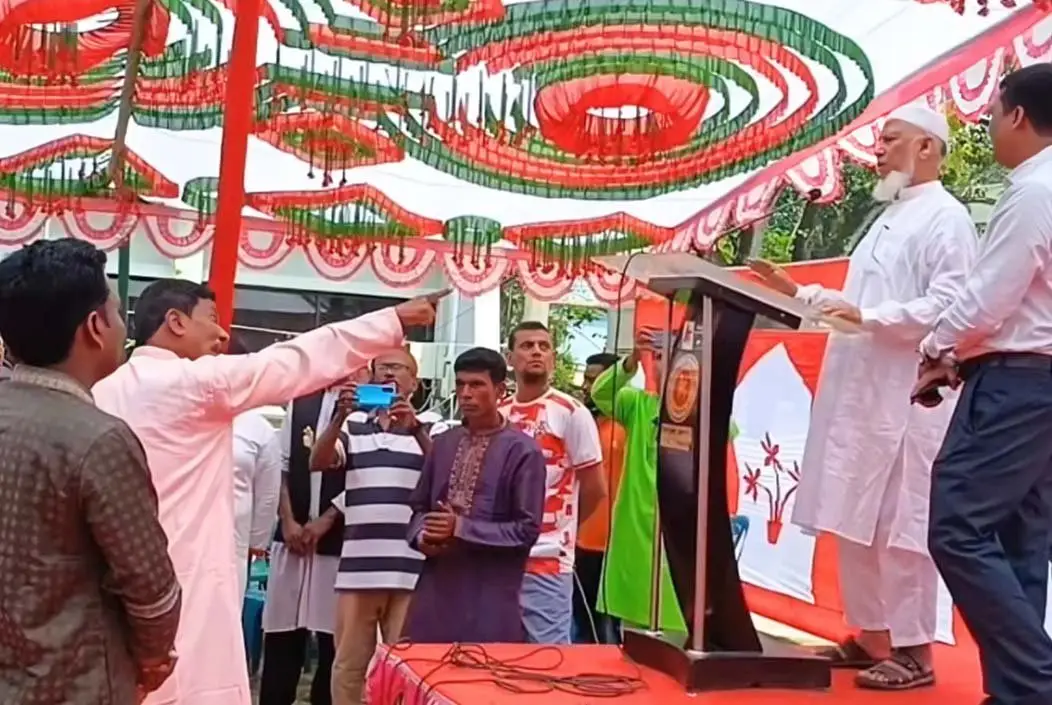 হট্টগোলে চাঁপাইনবাবগঞ্জে মুক্তিযোদ্ধাদের সংবর্ধনা অনুষ্...