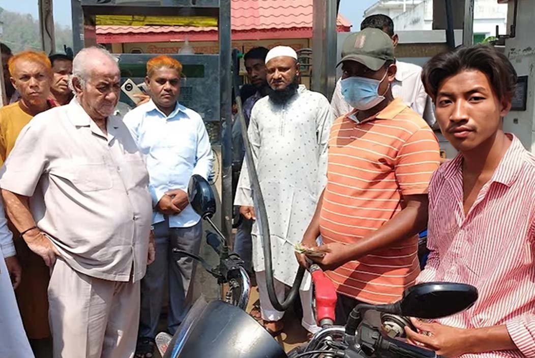 বন্ধ পাম্প চালু করে তেল বিক্রির নির্দেশ এমপির