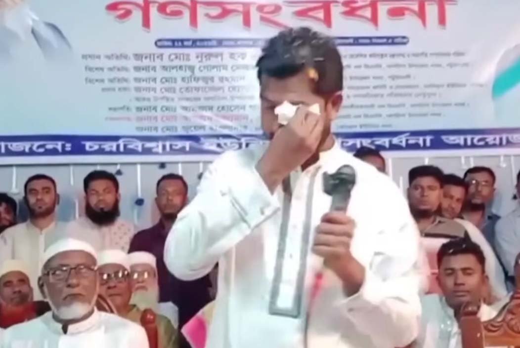 মায়ের স্মৃতিচারণ করে অঝোরে কাঁদলেন প্রতিমন্ত্রী নুরুল হক নুর
