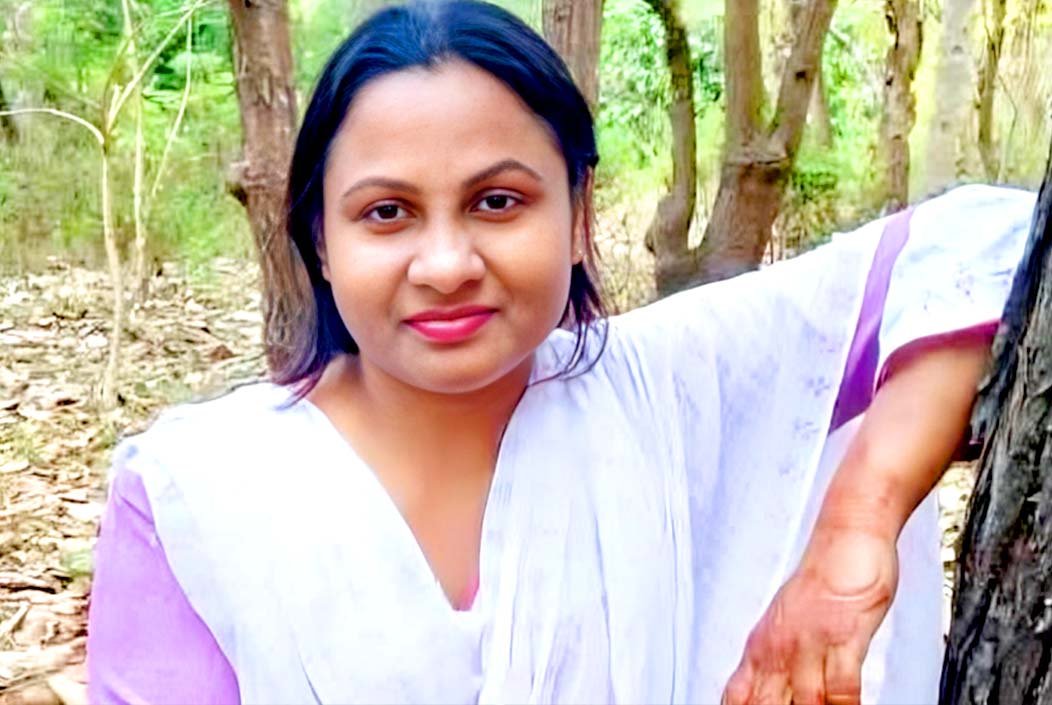 পোষা বিড়ালকে বাঁচাতে গিয়ে ছাদ থেকে পড়ে তরুণীর মৃত্যু