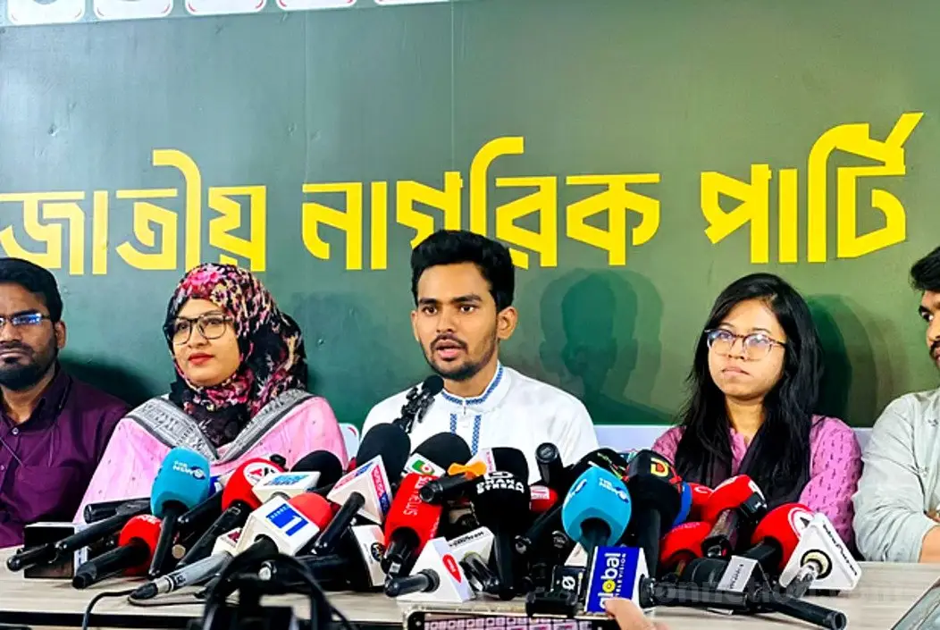 বিএফআইইউর তলবের পর নিজের ও পরিবারের ব্যাংক হিসাবের তথ্য দিলেন আসিফ মাহমুদ