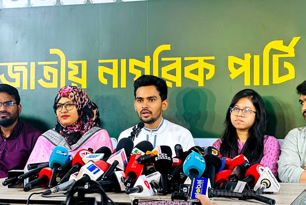 বিএফআইইউর তলবের পর নিজের ও পরিবারের ব্যাংক হিসাবের তথ্য দিলেন আসিফ মাহমুদ