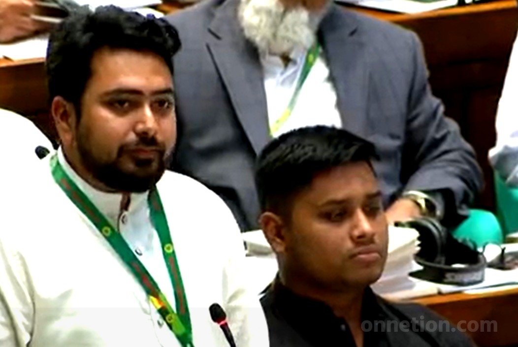 ফ্যাসিবাদ-উত্তর মুক্ত পরিবেশে ঈদ উদযাপনের বার্তা নাহিদ ইসলামের