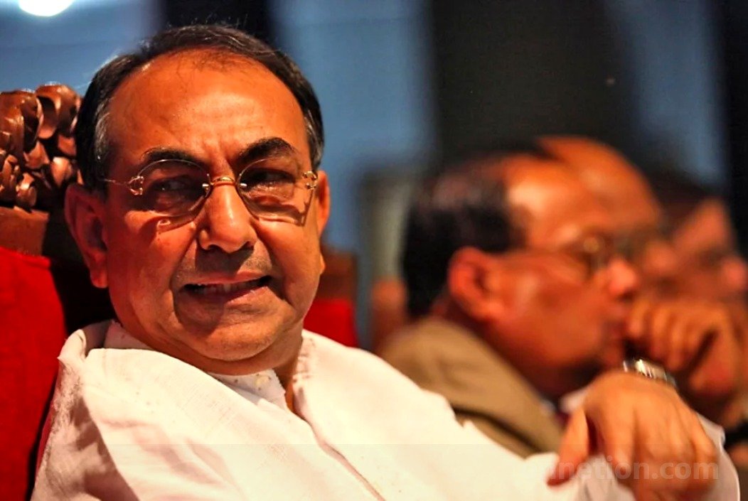 বেড থেকে চেয়ারে বসলেন মির্জা আব্বাস, ফিরে পাচ্ছেন কথা বলার সক্ষমতা