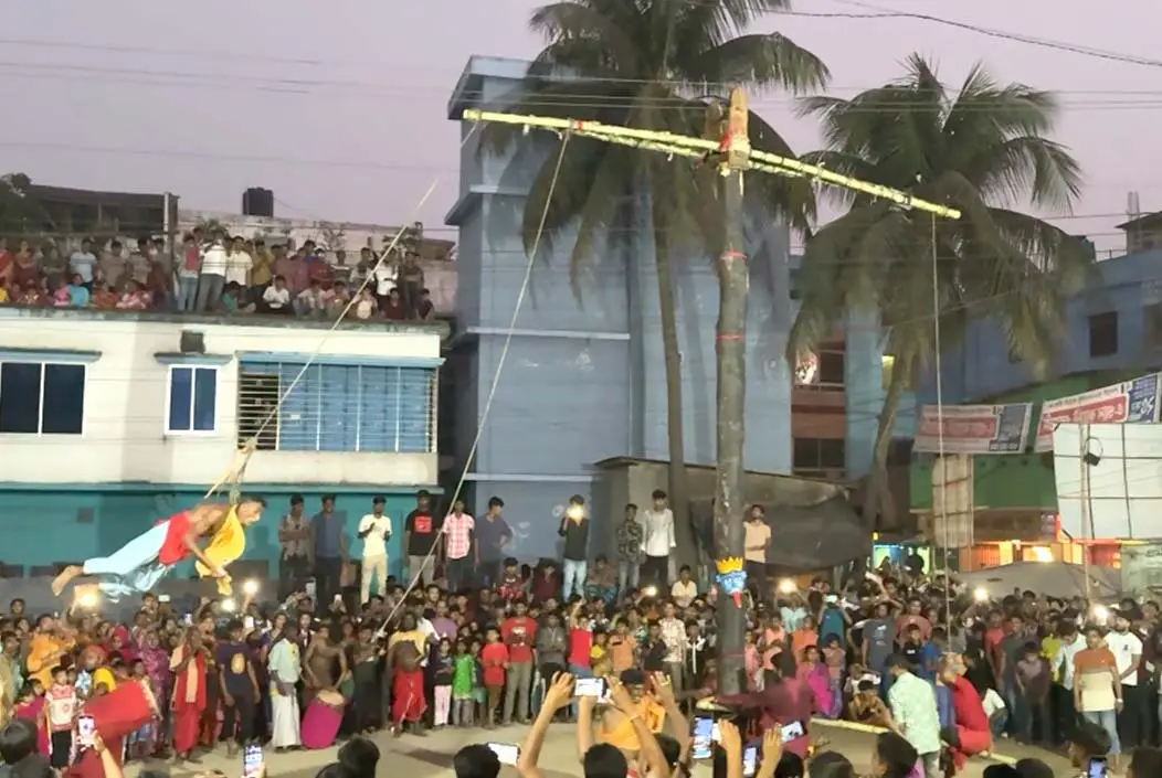 শেরপুরে শত বছরের ঐতিহ্যবাহী চড়ক পূজায় মানুষের ঢল