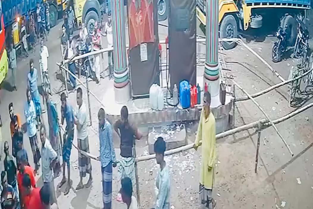 তেল দিতে দেরি, নাটোরে ফিলিং স্টেশনে ভাঙচুর; বিক্রি বন্ধ