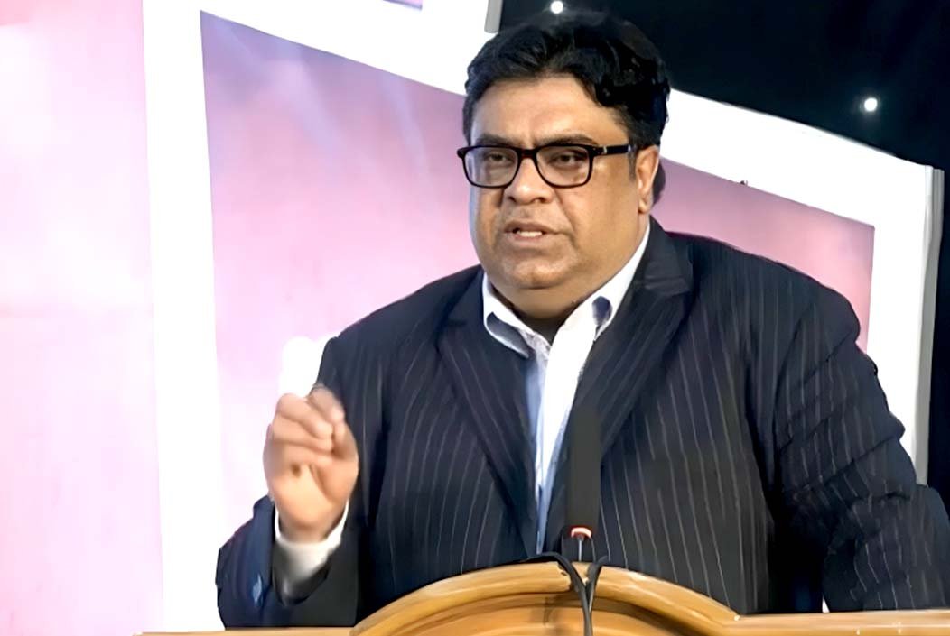 স্মার্টফোনের দাম ২৫০০ টাকায় আনতে চায় সরকার: আইসিটি উপদেষ্টা