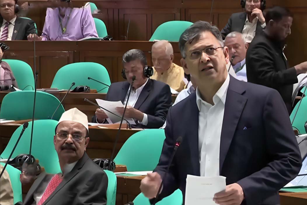 মায়ের দোয়া পরিবহন শুনেছি, আজকে বাপের দোয়া কমিটিও দেখলাম: সংসদে স্বরাষ্ট্রমন্ত্রী