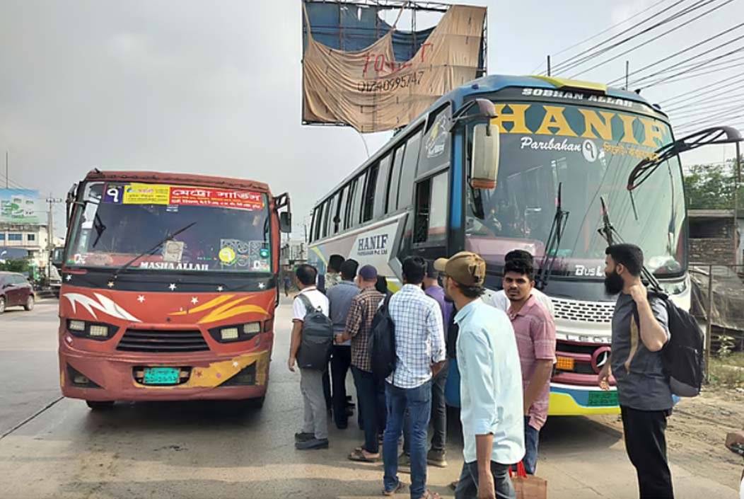 তেল শেষ, মাঝপথে থেমে গেল দূরপাল্লার বাস, ভোগান্তিতে যাত্রীরা