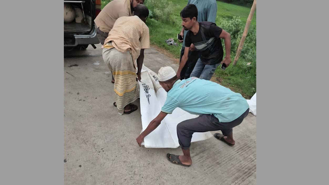 বগুড়ায় ঈদের ছুটিতে বাড়ি ফেরার পথে দুর্ঘটনায় বাবা-মেয়ের মৃত্যু