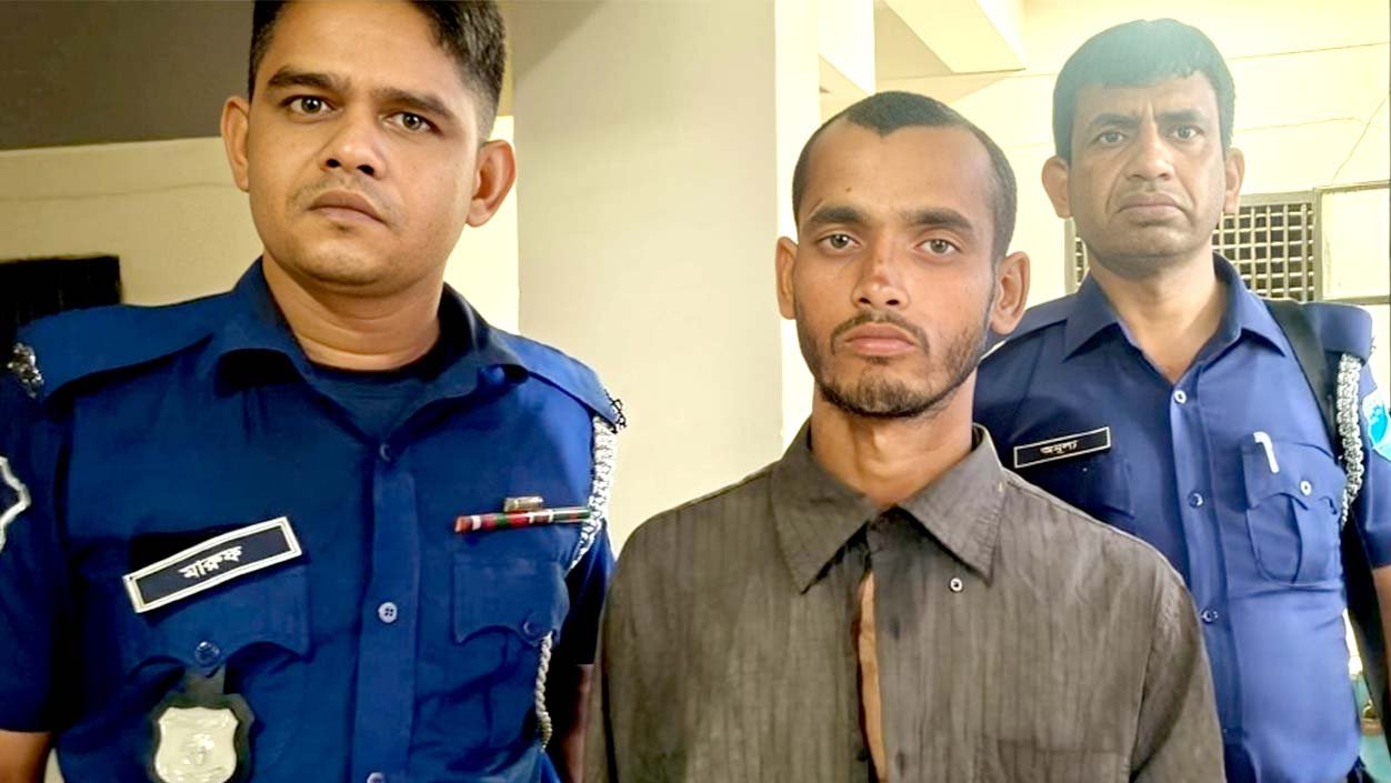 ফরিদপুরে মাকে কোদাল দিয়ে কুপিয়ে হত্যা, ছেলে গ্রেফতার