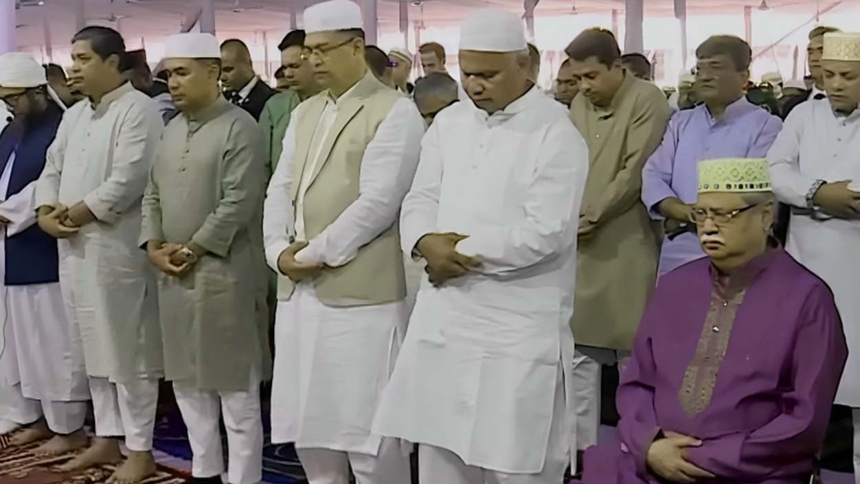 জাতীয় ঈদগাহে ঈদের নামাজ আদায় করলেন রাষ্ট্রপতি ও প্রধানমন্ত্রী