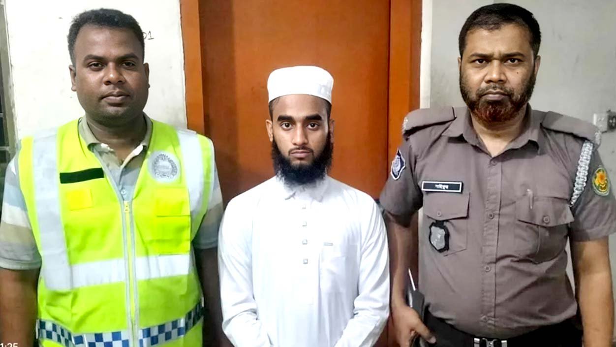 রাজধানীতে মাদ্রাসার বাথরুম থেকে শিক্ষার্থীর ঝুলন্ত মরদেহ উদ্ধার, গ্রেফতার ১
