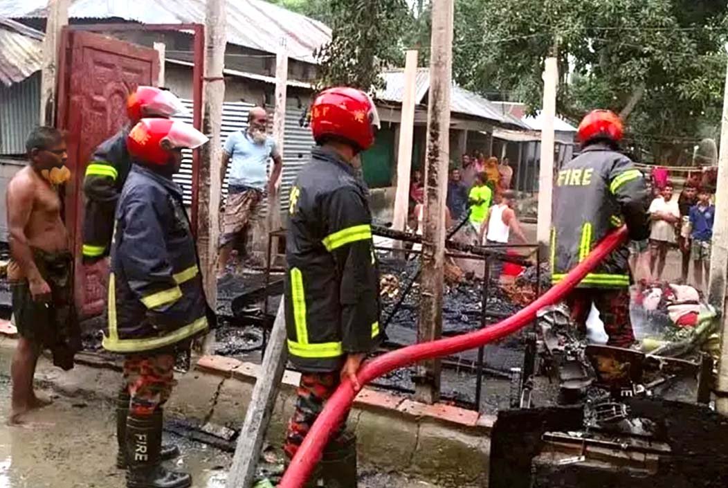 বগুড়ায় বৈদ্যুতিক সেলাই মেশিন বিস্ফোরণে প্রাণ গেল কিশোরীর