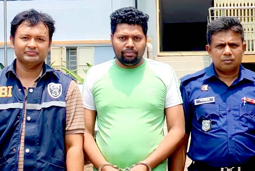 টাকার লোভে সন্তান বিক্রির চেষ্টা, বাবাসহ গ্রেফতার ৩