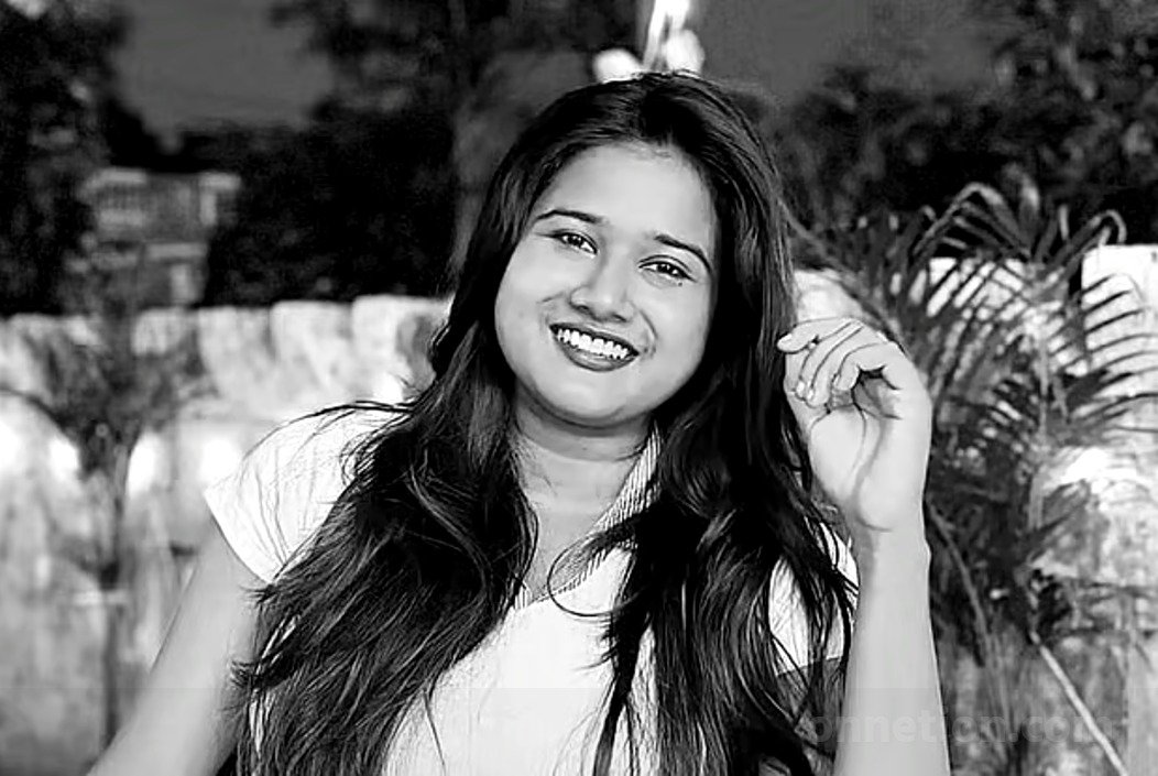 জনপ্রিয় ভ্লগার সায়নী চক্রবর্তীর রহস্যজনক মৃত্যু, শোকের ছায়া অনুসারীদের মধ্যে