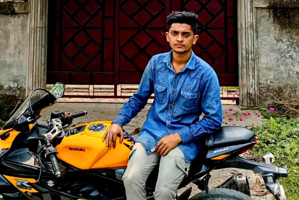 ৪ মাস আগে বাবাকে চাপ দিয়ে কেনা মোটরসাইকেলেই কেড়ে নিলো মাহিরের প্রাণ