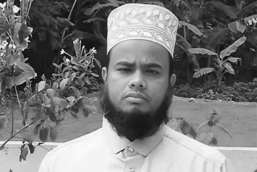 রুমে মিলল চিরকুট, মসজিদে মিলল ঝুলন্ত ইমামের মরদেহ