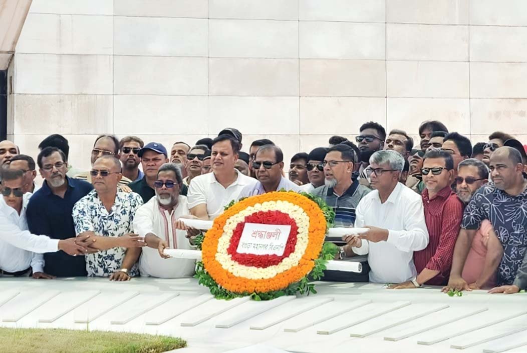 শহীদ জিয়া ও খালেদা জিয়ার সমাধিতে বগুড়া মহানগর বিএনপির শ্রদ্ধা