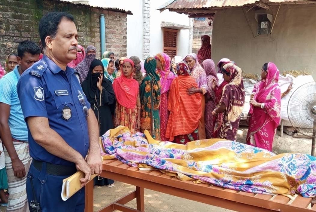 নওগাঁয় আম পাড়াকে কেন্দ্র করে বিরোধ, বৃদ্ধকে পিটিয়ে হত্যার অভিযোগ