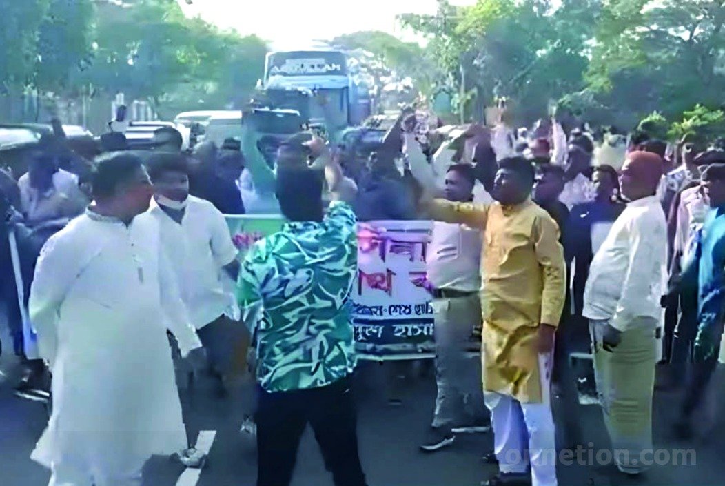 বুড়িচংয়ে আওয়ামী লীগের ঝটিকা মিছিল, এলাকায় চরম উত্তেজনা